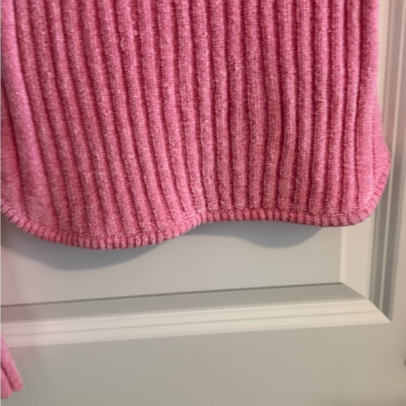Pink Ribbed Turtleneck Sweater - Picture 4 of 6